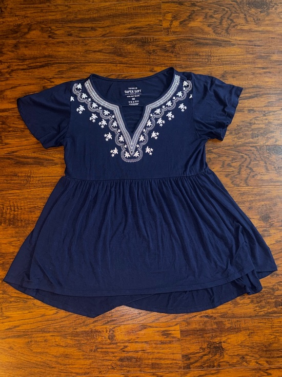 torrid Tops - Torrid Super Soft Top Navy Blue White Floral V-Neck Short Sleeve Babydoll Blouse